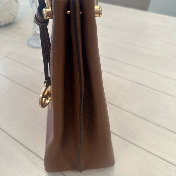 Michael Kors Joan Slouchy Hobo - Picture 3 of 6